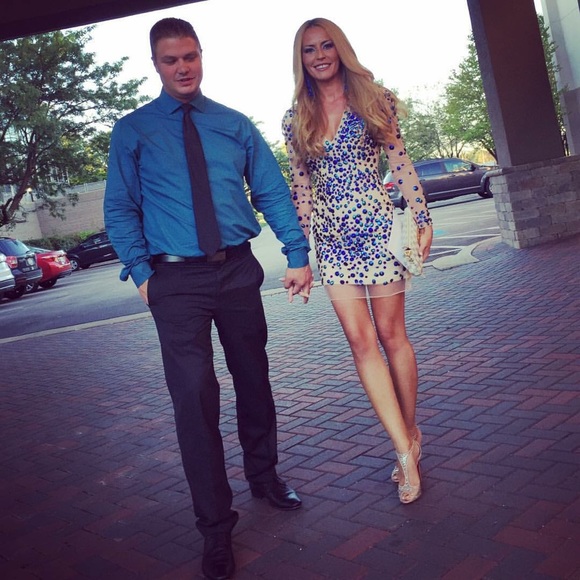 Beautiful dress worn once - Picture 3 of 3