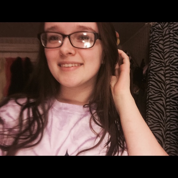 Meet your Posher, Emily - Picture 2 of 2