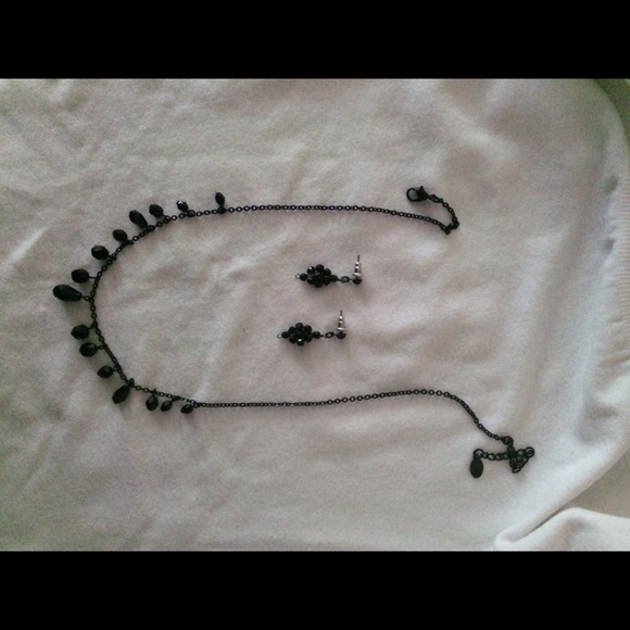 Black necklace and earrings set
