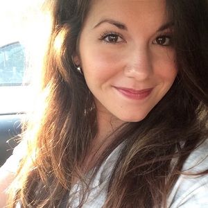 Meet your Posher, Caitlin