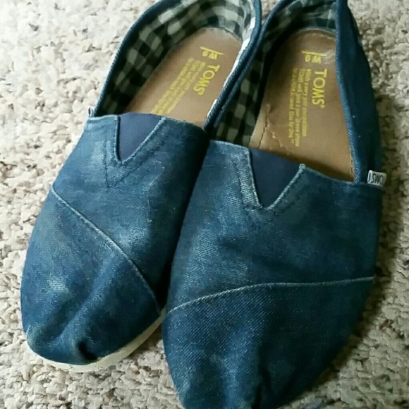 Worn Jean toms