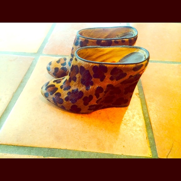 Sold - Joie Live it Up pony hair leopard mules s