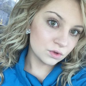 Meet your Posher, Lexi