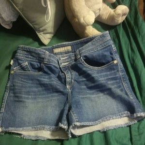 Rock & Republic Jean Shorts! Great Jean color!