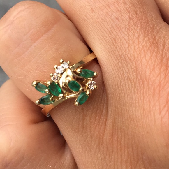 14K gold Emerald & Diamond ring - Picture 1 of 4