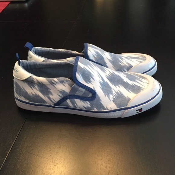 Tommy Hilfiger ked-like slip on shoes size 7.5