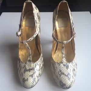 Pre Owned Dolce Vita size 7 pumps