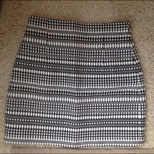 Zara XS Black and White textured woven skirt