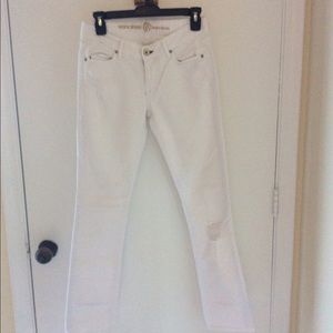 Rich&skinny white distressed jeans!