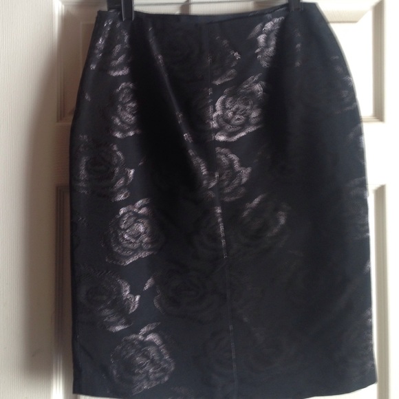 Beautiful Rose print pencil skirt, NEVER WORN.. - Picture 2 of 4