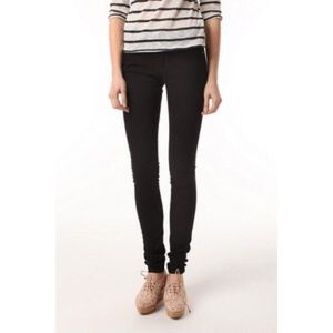 BDG cigarette mid rise skinny jean🌱