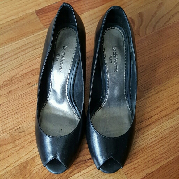 Peep toe pump