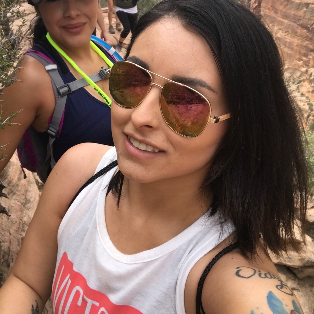 Meet your Posher, Camila