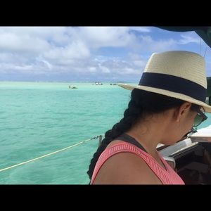 Meet your Posher, Connie