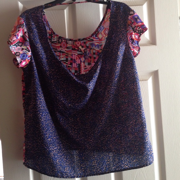 Another favorite blouse up for grabs ;) - Picture 2 of 3