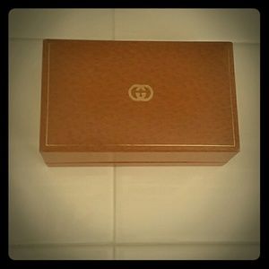 Vintage gucci caps for watch and case