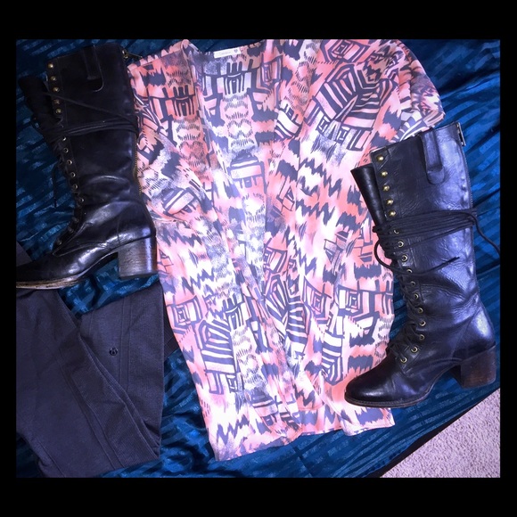 Light weight cardigan. Super comfy ❤️