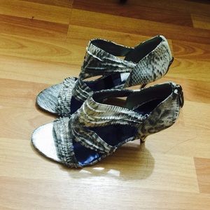 Guess heels size 8 brand new