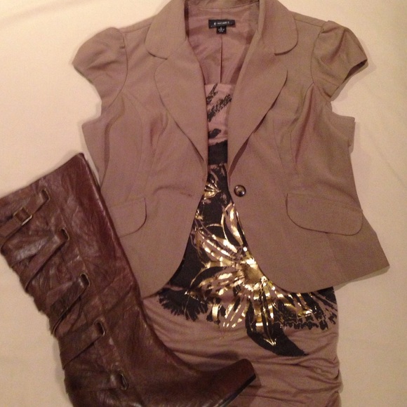 Short sleeved light brown/ tan blazer
