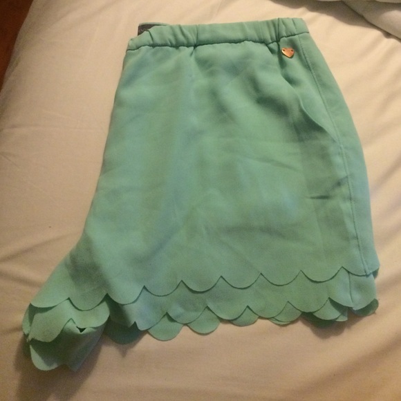 Kendall & Kylie Mint Scalloped shorts
