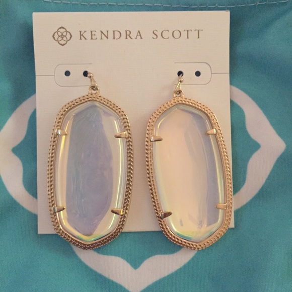 Learn More About kendrascott.com You can even customize your Kendra Scott jewelry at the Color Bar and make it exactly what you want. Be sure to get great savings and discounts on your next purchase by taking advantage of Kendra Scott coupon codes, special deals and exclusive offers. Kendra Scott Store Info. Shipping Info Returns & Exchanges Store Locator.