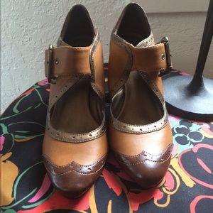 Attention Brown Buckle Heels