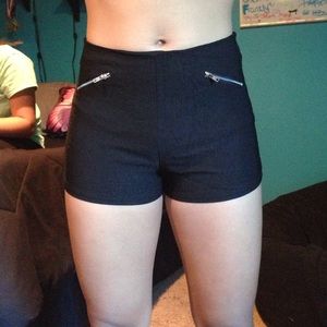 High wasted stretchy shorts w/ zippers