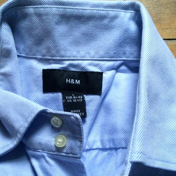 ♦️Sold ♦️H&M light blue button down men shirt - Picture 2 of 4