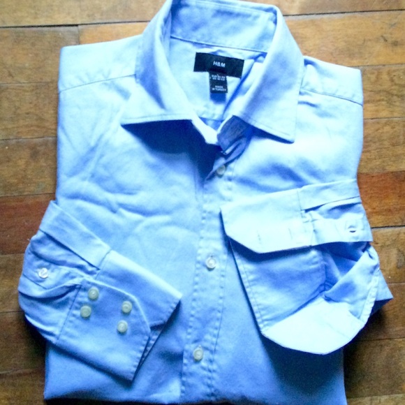 ♦️Sold ♦️H&M light blue button down men shirt - Picture 3 of 4