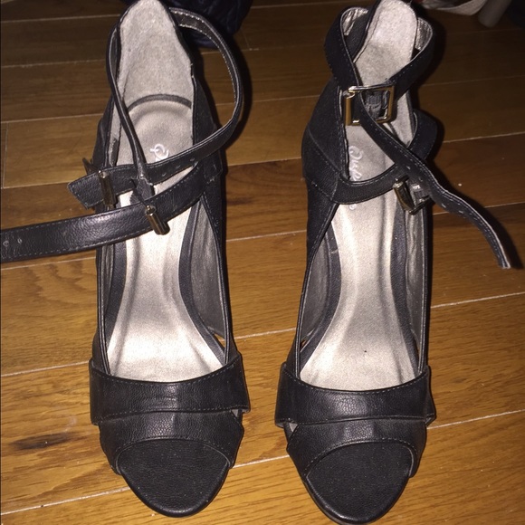 Black wild diva  size 6!!!!!!! On sale don't wait!