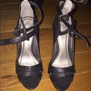 Black wild diva  size 6!!!!!!! On sale don't wait!