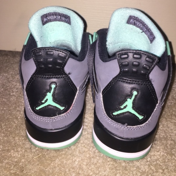 Green Glows - Picture 3 of 4