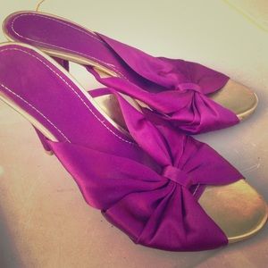 Nine West size 7.5 US M gold and purple heels.