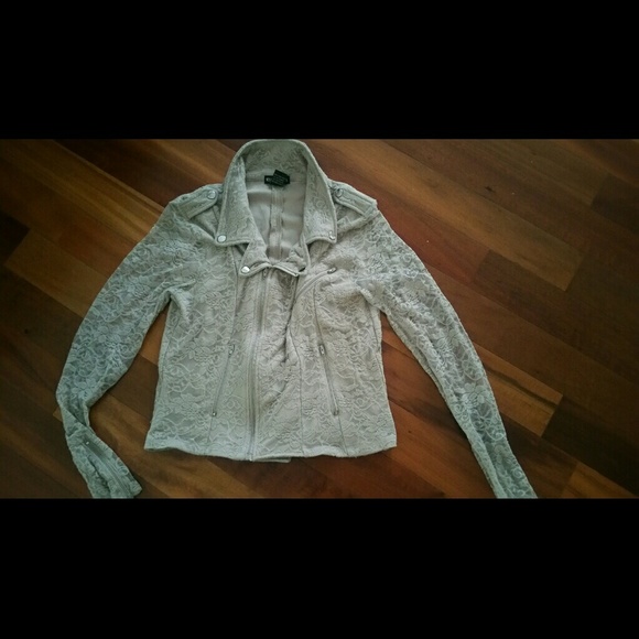 Adorable Lacey Off White Ladies Jacket!