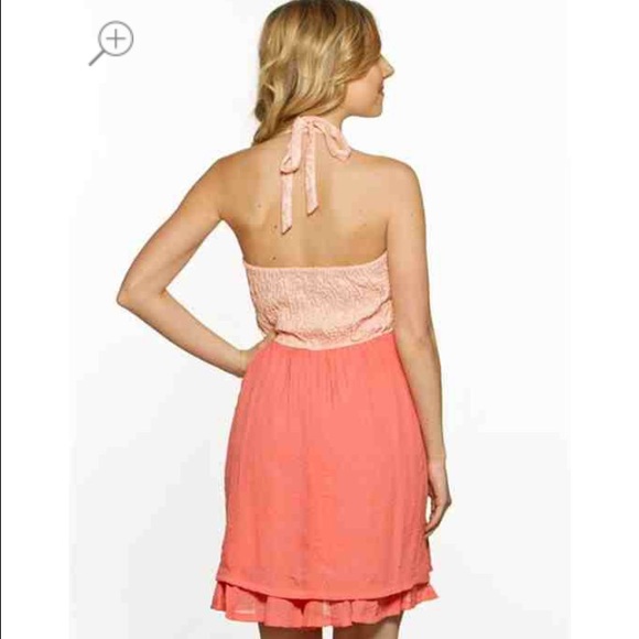 Flirty pink halter dress - Picture 2 of 4