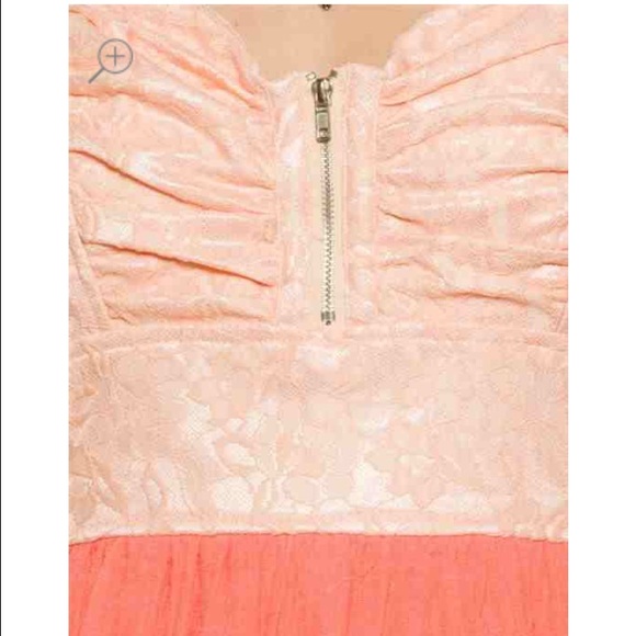 Flirty pink halter dress - Picture 4 of 4