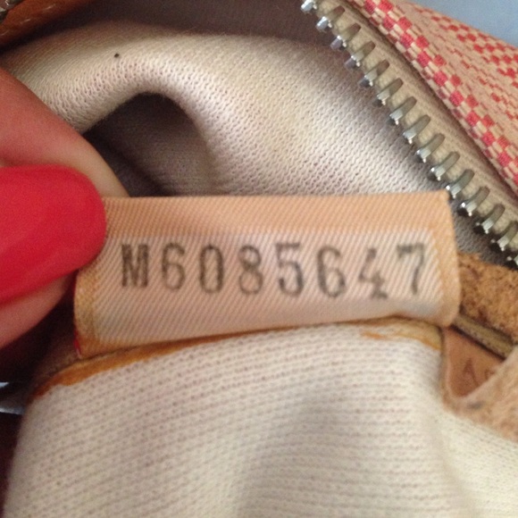 Authentic used Dooney & Bourke Inc. Hobo Purse 👜 - Picture 4 of 4