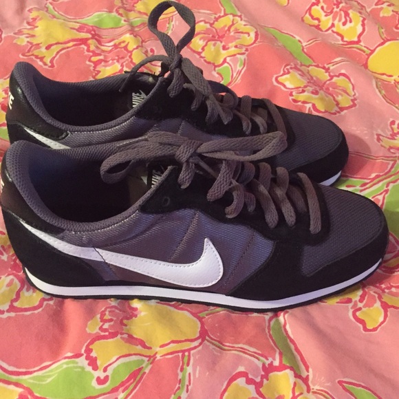 1 DAY SALE🌟BRAND NEW Nike Sneakers- ships today!