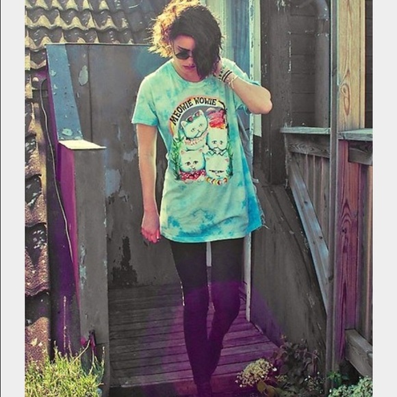 ❌SOLD❌ UNIF Meowie Wowie T Shirt 🐱 - Picture 2 of 4