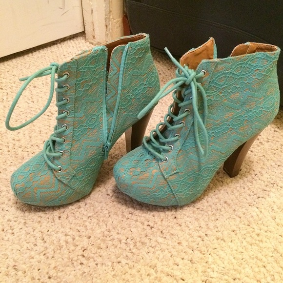 Mint/turquoise lace booties
