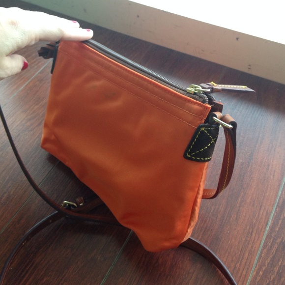 Dooney & Bourke cross body orange bag - Picture 3 of 3