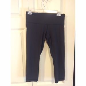 Black crop lululemon pants!