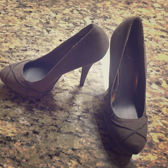 Grey Pumps