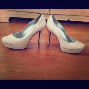 Guess nude pumps