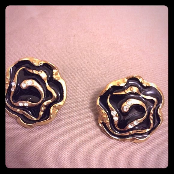 Black and gold rose earrings 🌹🌹🌹