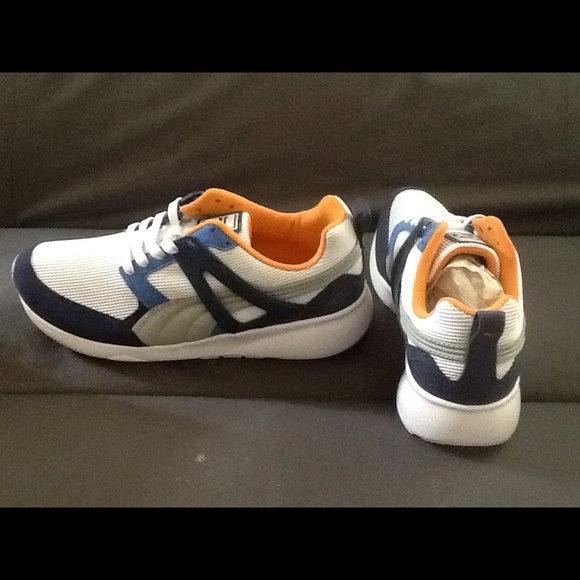 New women's Puma Arial Basic Sports.