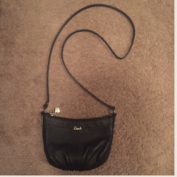 💐🌸🌷 SOLD - Black Coach Pleated Cross body - Picture 4 of 4