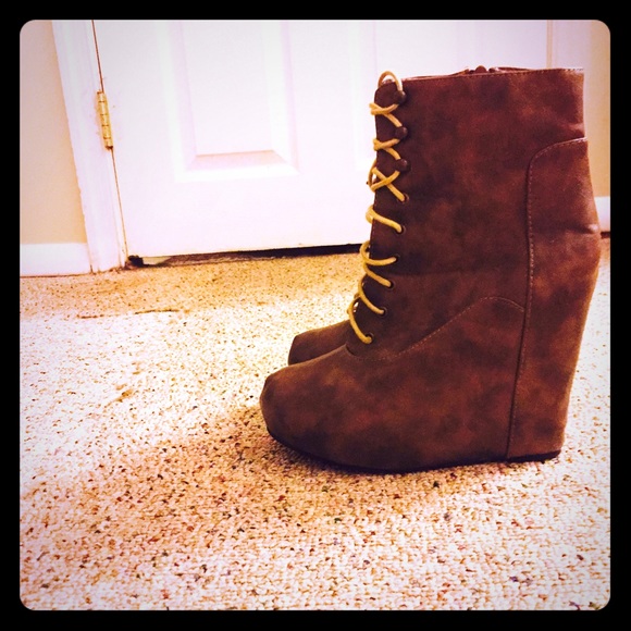 Lace up wedge boots