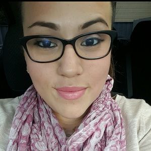 Meet your Posher, Yajaira