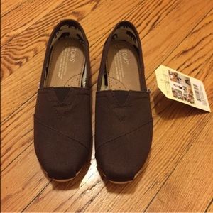 TOMS Chocolate Canvas Size 5.5